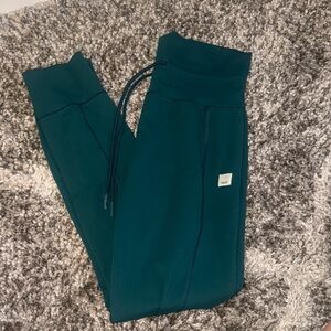 Vuori Green daily pocket legging